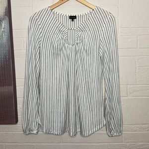 Buckle Black Keyhole Front Striped Top S